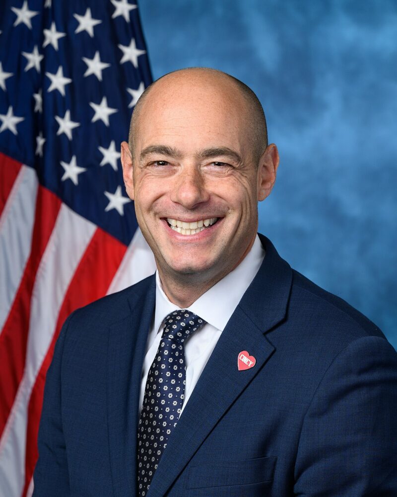 Greg_Landsman_Official_Portrait_118th_Congress